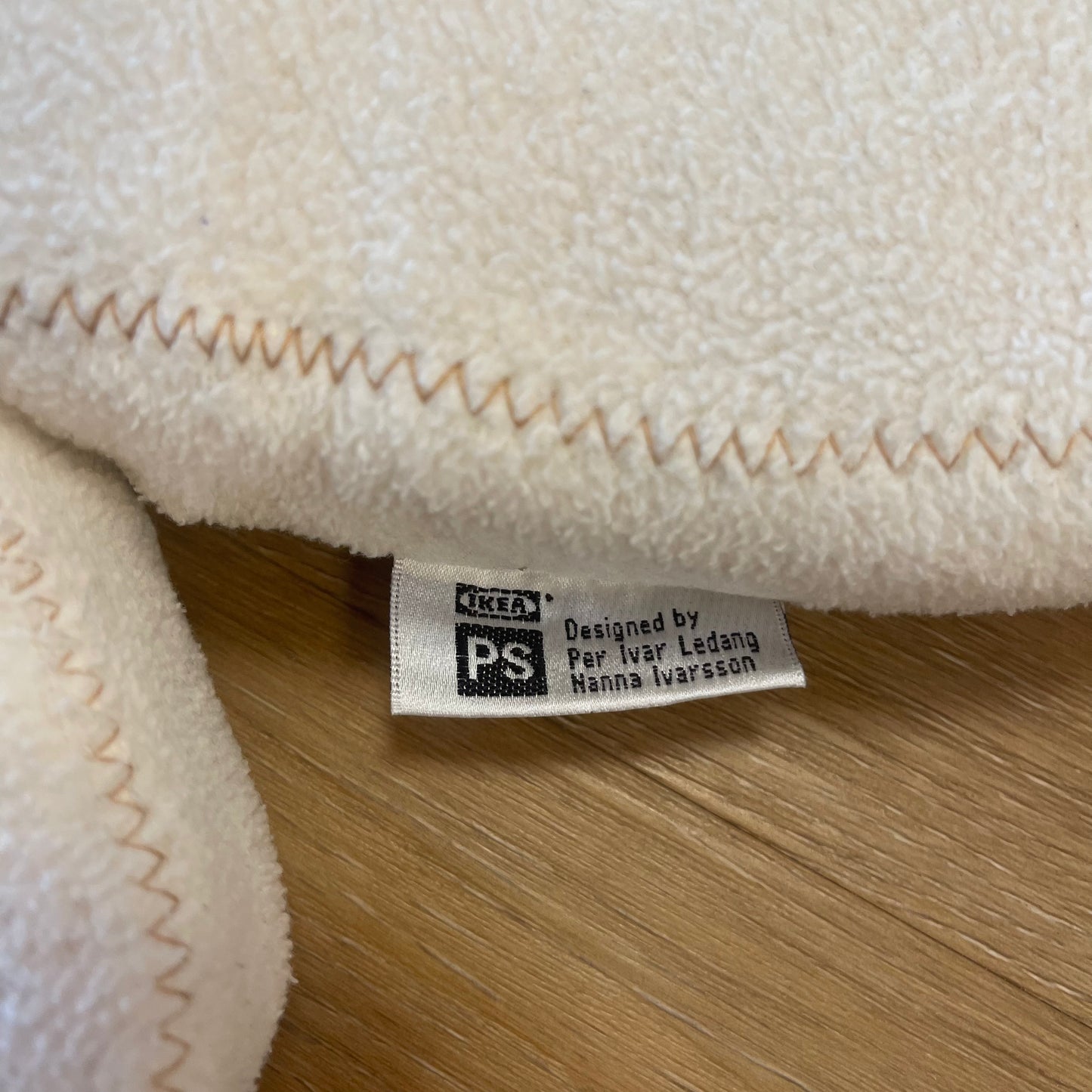 Peluche orsacchiotto curvabile Ikea per Unicef